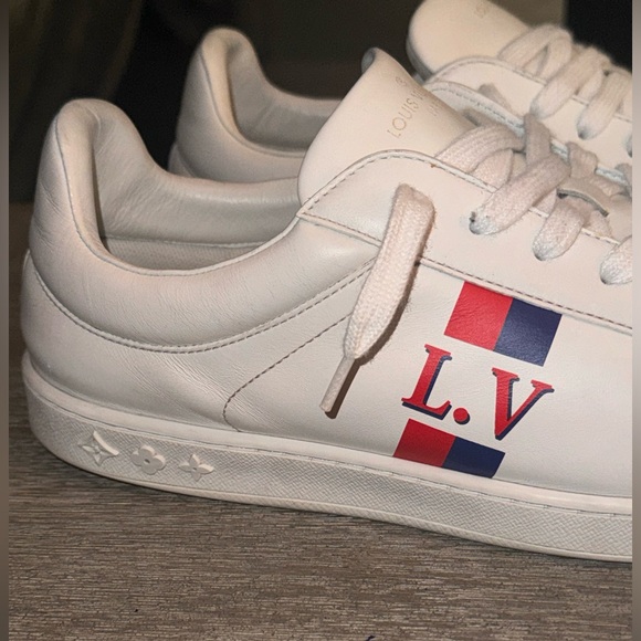 CYBER SALE | Louis Vuitton White Leather LV & Monogram Trainers - Picture 4 of 10